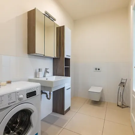 Appartement Dlouha Palace - Live In One Of The Streets Praag