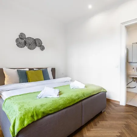 Appartement Dlouha Palace - Live In One Of The Streets Praag